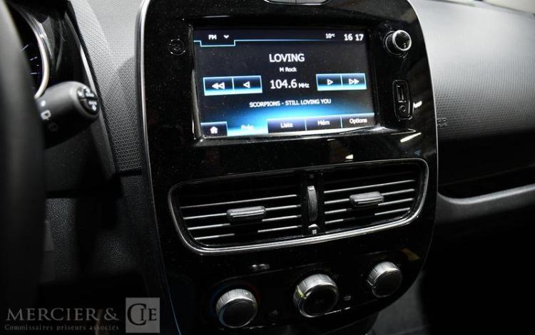 RENAULT CLIO IV STE REVERSIBLE BUSINESS DCI90 BLANC FJ-209-BX