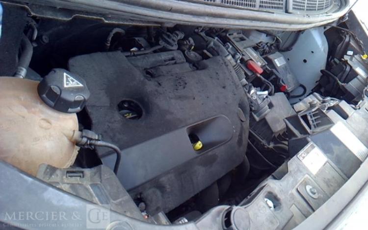 PEUGEOT Expert Premium std 2,0 BHDI120 BVM6 BOIS BLANC FP-099-DW