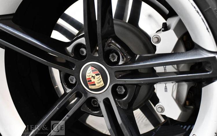 PORSCHE TAYCAN TURBO 680H 93,4 kWh PERFORMANCE-PLUS NOIRE FP-890-BB