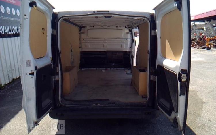 RENAULT TRAFIC GCF 1300 DCI 95 L2H1 BOIS BLANC FQ-689-LY