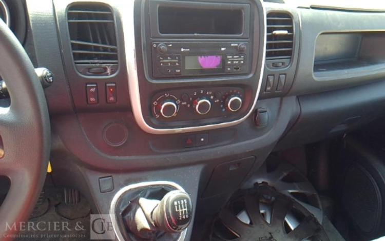 RENAULT TRAFIC GCF 1300 DCI 95 L2H1 BOIS BLANC FQ-689-LY