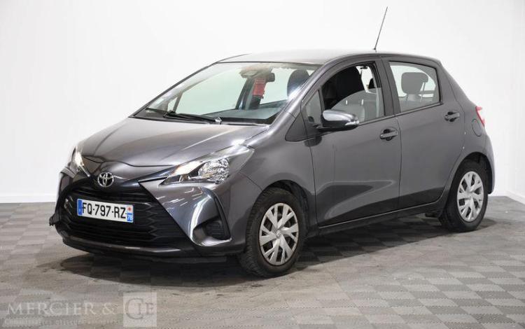 TOYOTA YARIS GRIS FQ-797-RZ