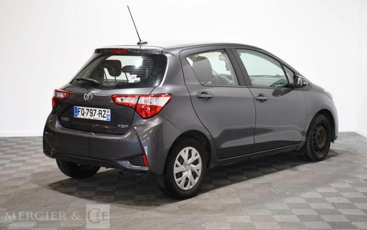 TOYOTA YARIS GRIS FQ-797-RZ