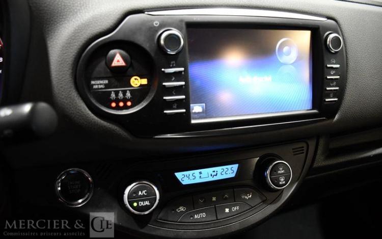 TOYOTA YARIS GRIS FQ-797-RZ