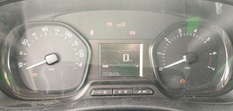 CITROEN JUMPY 3 VUL XL 2,0 BLUE HDI FOURGON LONG 122 CV – DIESEL – 173629 KMS – AN 2020 BLANC FV-241-HB