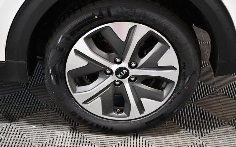 KIA NIRO ELECTRIC 205 39PPM 64KWH PREMIUM 
 BLANC FV-813-QP