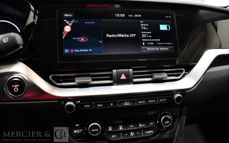 KIA NIRO ELECTRIC 205 39PPM 64KWH PREMIUM 
 BLANC FV-813-QP
