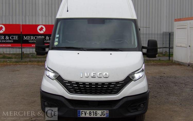 IVECO DAILY 6 FOURGON 35C14 2,3 D 16V HI MATIC 136 CV BOITE AUTO – DIESEL -263572 KMS BLANC FV-816-JG