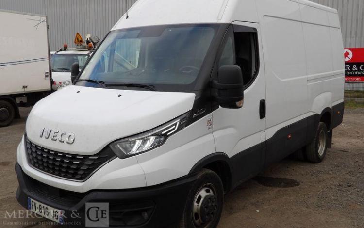 IVECO DAILY 6 FOURGON 35C14 2,3 D 16V HI MATIC 136 CV BOITE AUTO – DIESEL -263572 KMS BLANC FV-816-JG