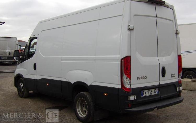IVECO DAILY 6 FOURGON 35C14 2,3 D 16V HI MATIC 136 CV BOITE AUTO – DIESEL -263572 KMS BLANC FV-816-JG