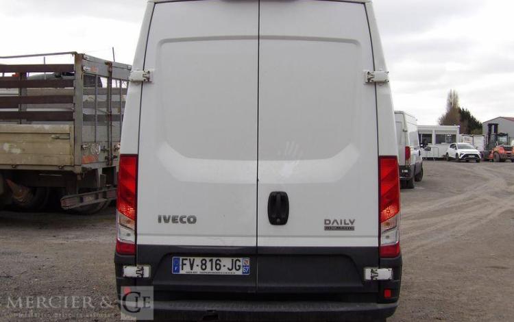 IVECO DAILY 6 FOURGON 35C14 2,3 D 16V HI MATIC 136 CV BOITE AUTO – DIESEL -263572 KMS BLANC FV-816-JG