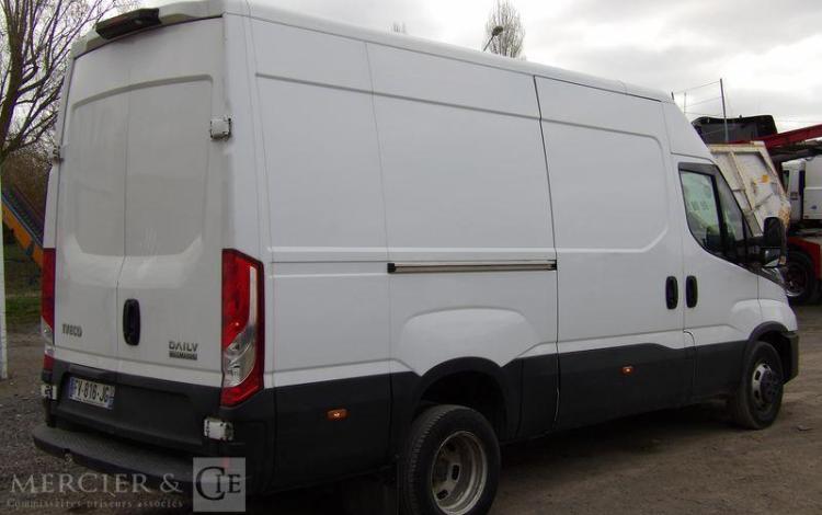IVECO DAILY 6 FOURGON 35C14 2,3 D 16V HI MATIC 136 CV BOITE AUTO – DIESEL -263572 KMS BLANC FV-816-JG