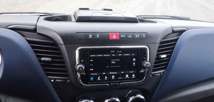 IVECO DAILY 6 FOURGON 35C14 2,3 D 16V HI MATIC 136 CV BOITE AUTO – DIESEL -263572 KMS BLANC FV-816-JG