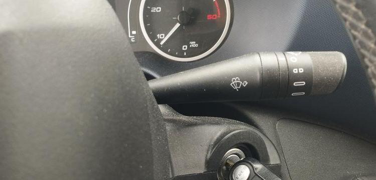 IVECO DAILY 6 FOURGON 35C14 2,3 D 16V HI MATIC 136 CV BOITE AUTO – DIESEL -263572 KMS BLANC FV-816-JG