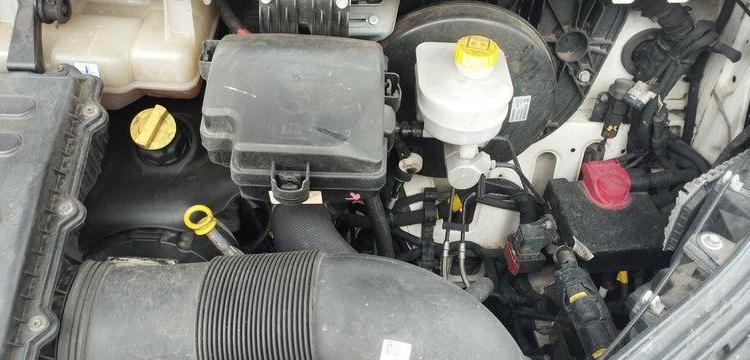 IVECO DAILY 6 FOURGON 35C14 2,3 D 16V HI MATIC 136 CV BOITE AUTO – DIESEL -263572 KMS BLANC FV-816-JG