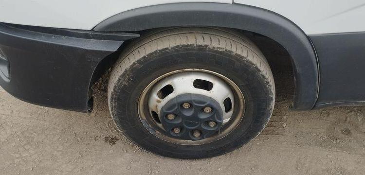 IVECO DAILY 6 FOURGON 35C14 2,3 D 16V HI MATIC 136 CV BOITE AUTO – DIESEL -263572 KMS BLANC FV-816-JG