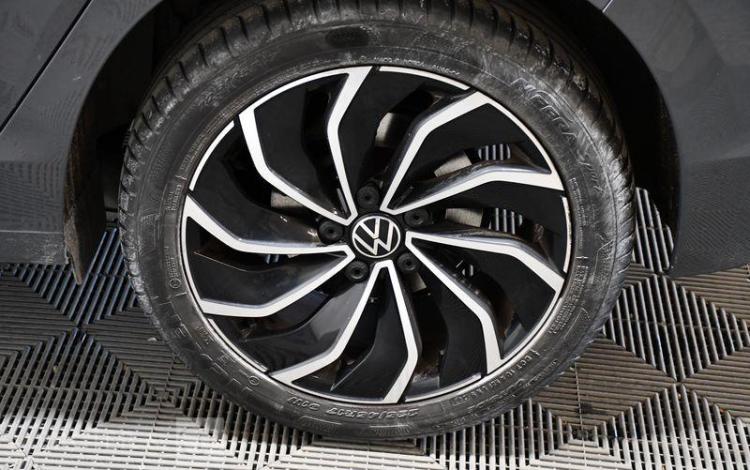VOLKSWAGEN GOLF 1,0 TSI 110 ACTIVE GRIS FX-142-RM