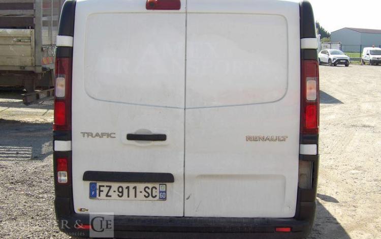 RENAULT TRAFIC 3 FOURGON PHASE 2 L2H1 1300 2,0 DCI 16V 120 CV – DIESEL – 371872 KMS BLANC FZ-911-SC