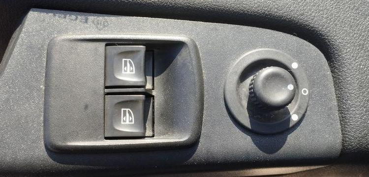 RENAULT TRAFIC 3 FOURGON PHASE 2 L2H1 1300 2,0 DCI 16V 120 CV – DIESEL – 371872 KMS BLANC FZ-911-SC
