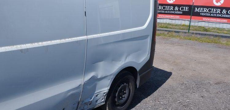 RENAULT TRAFIC 3 FOURGON PHASE 2 L2H1 1300 2,0 DCI 16V 120 CV – DIESEL – 371872 KMS BLANC FZ-911-SC