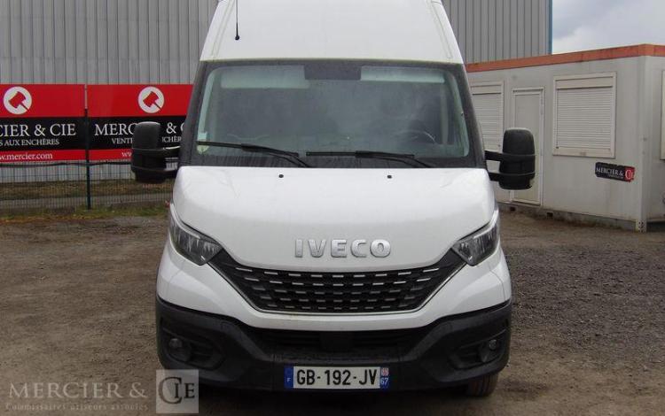 IVECO DAILY 6 FOURGON LONG 35S16 2,3 D HI MATIC 156 CV BOITE AUTO – DIESEL  224156 KMS BLANC GB-192-JV