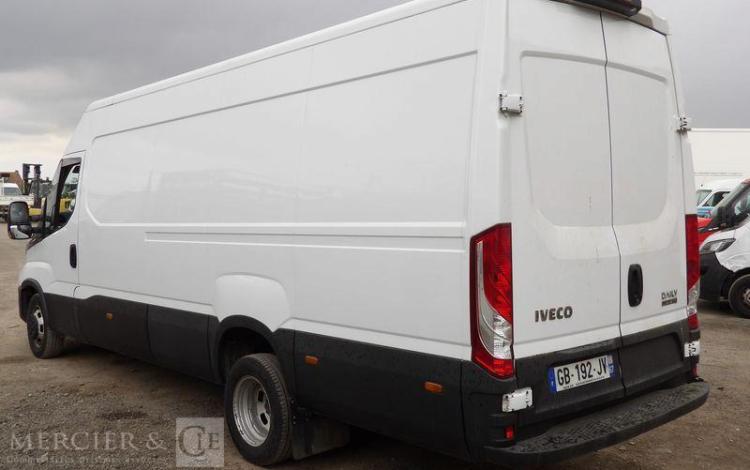 IVECO DAILY 6 FOURGON LONG 35S16 2,3 D HI MATIC 156 CV BOITE AUTO – DIESEL  224156 KMS BLANC GB-192-JV