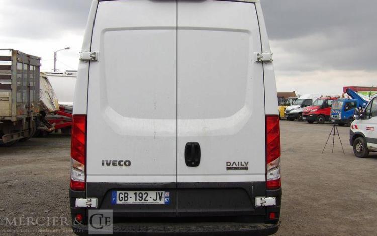 IVECO DAILY 6 FOURGON LONG 35S16 2,3 D HI MATIC 156 CV BOITE AUTO – DIESEL  224156 KMS BLANC GB-192-JV