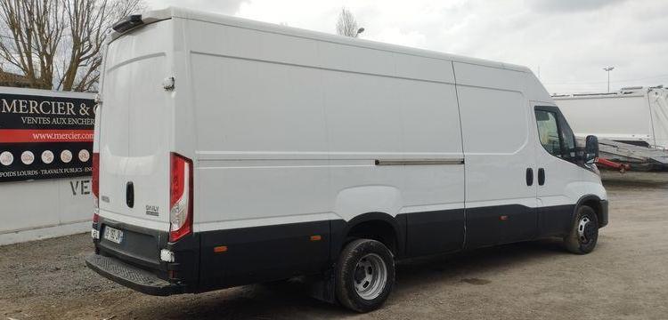 IVECO DAILY 6 FOURGON LONG 35S16 2,3 D HI MATIC 156 CV BOITE AUTO – DIESEL  224156 KMS BLANC GB-192-JV