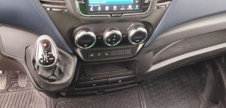 IVECO DAILY 6 FOURGON LONG 35S16 2,3 D HI MATIC 156 CV BOITE AUTO – DIESEL  224156 KMS BLANC GB-192-JV
