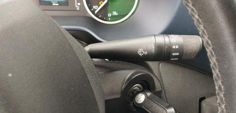 IVECO DAILY 6 FOURGON LONG 35S16 2,3 D HI MATIC 156 CV BOITE AUTO – DIESEL  224156 KMS BLANC GB-192-JV