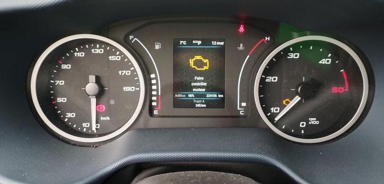 IVECO DAILY 6 FOURGON LONG 35S16 2,3 D HI MATIC 156 CV BOITE AUTO – DIESEL  224156 KMS BLANC GB-192-JV