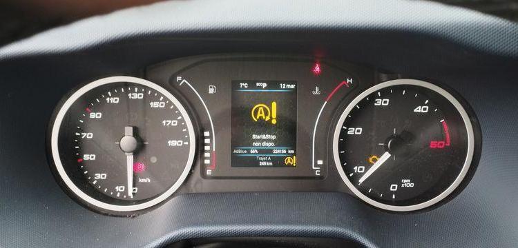 IVECO DAILY 6 FOURGON LONG 35S16 2,3 D HI MATIC 156 CV BOITE AUTO – DIESEL  224156 KMS BLANC GB-192-JV