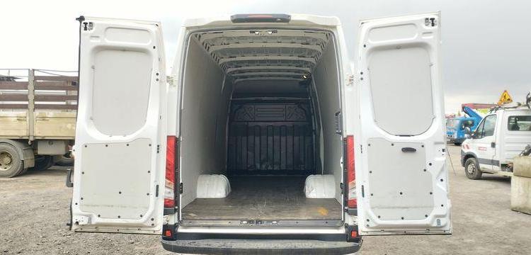 IVECO DAILY 6 FOURGON LONG 35S16 2,3 D HI MATIC 156 CV BOITE AUTO – DIESEL  224156 KMS BLANC GB-192-JV