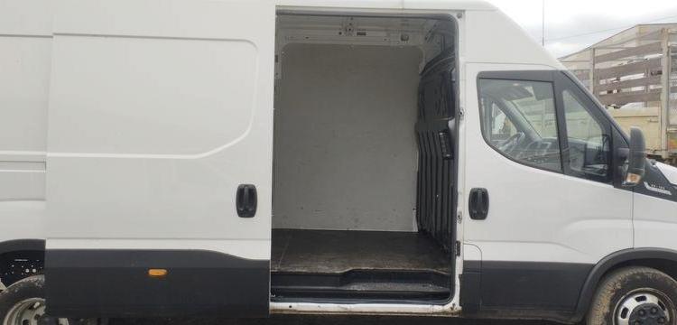 IVECO DAILY 6 FOURGON LONG 35S16 2,3 D HI MATIC 156 CV BOITE AUTO – DIESEL  224156 KMS BLANC GB-192-JV