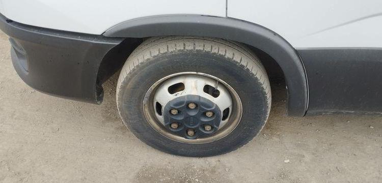 IVECO DAILY 6 FOURGON LONG 35S16 2,3 D HI MATIC 156 CV BOITE AUTO – DIESEL  224156 KMS BLANC GB-192-JV