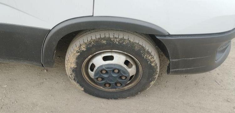 IVECO DAILY 6 FOURGON LONG 35S16 2,3 D HI MATIC 156 CV BOITE AUTO – DIESEL  224156 KMS BLANC GB-192-JV