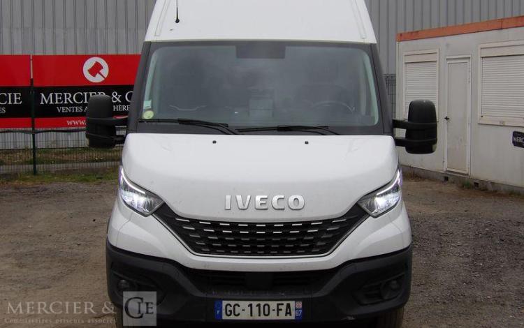 IVECO DAILY 6 FOURGON 35C16 2,3 D 16V 156 CV BOITE AUTO – DIESEL – 223208 KMS BLANC GC-110-FA