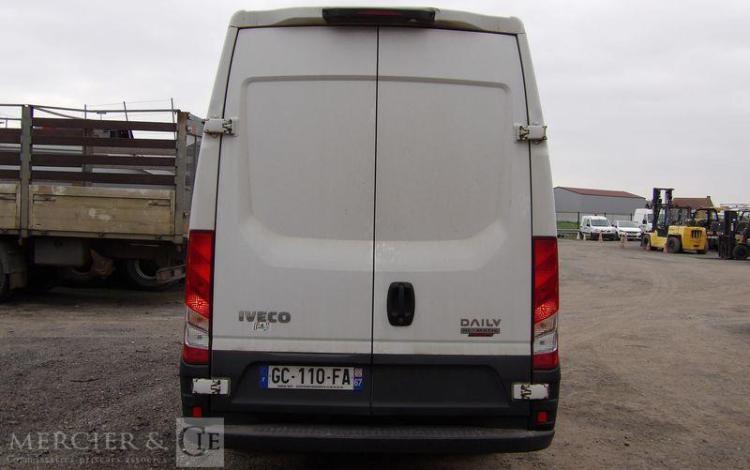 IVECO DAILY 6 FOURGON 35C16 2,3 D 16V 156 CV BOITE AUTO – DIESEL – 223208 KMS BLANC GC-110-FA