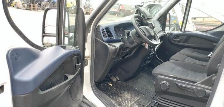 IVECO DAILY 6 FOURGON 35C16 2,3 D 16V 156 CV BOITE AUTO – DIESEL – 223208 KMS BLANC GC-110-FA