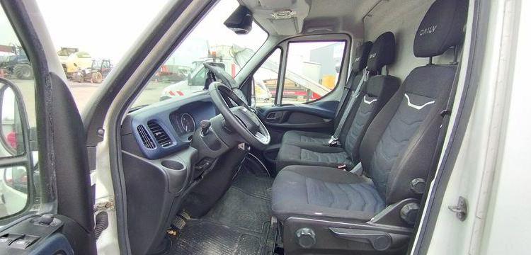 IVECO DAILY 6 FOURGON 35C16 2,3 D 16V 156 CV BOITE AUTO – DIESEL – 223208 KMS BLANC GC-110-FA