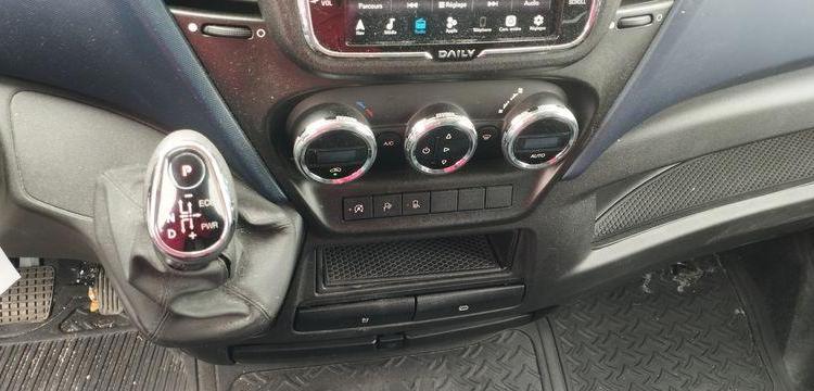 IVECO DAILY 6 FOURGON 35C16 2,3 D 16V 156 CV BOITE AUTO – DIESEL – 223208 KMS BLANC GC-110-FA