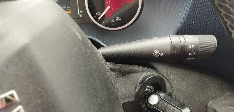 IVECO DAILY 6 FOURGON 35C16 2,3 D 16V 156 CV BOITE AUTO – DIESEL – 223208 KMS BLANC GC-110-FA