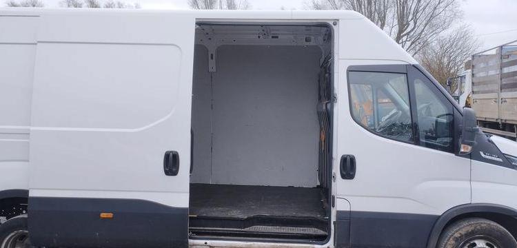 IVECO DAILY 6 FOURGON 35C16 2,3 D 16V 156 CV BOITE AUTO – DIESEL – 223208 KMS BLANC GC-110-FA