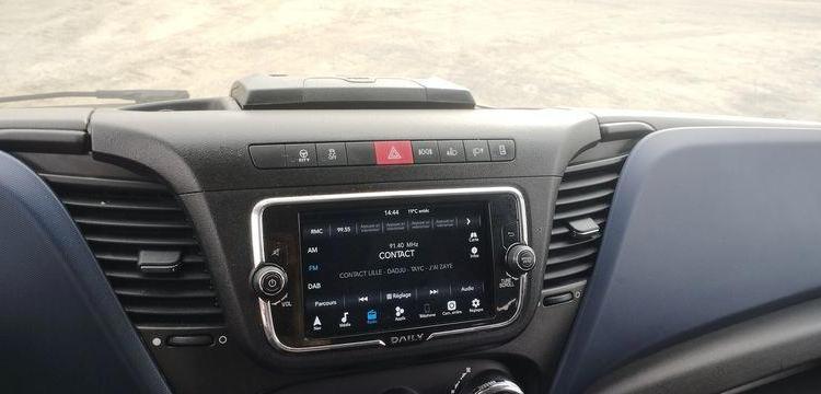 IVECO DAILY 6 FOURGON LONG 35S16 2,3D HI MATIC 156 CV BOITE AUTO – DIESEL – 199411 KMS BLANC GC-464-DL