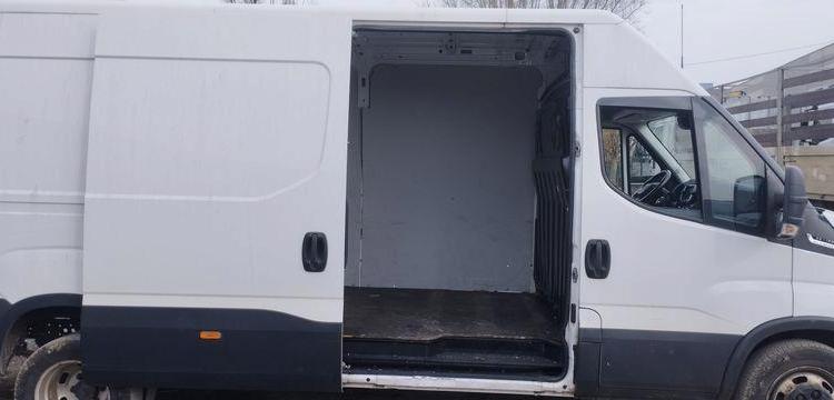 IVECO DAILY 6 FOURGON LONG 35S16 2,3D HI MATIC 156 CV BOITE AUTO – DIESEL – 199411 KMS BLANC GC-464-DL