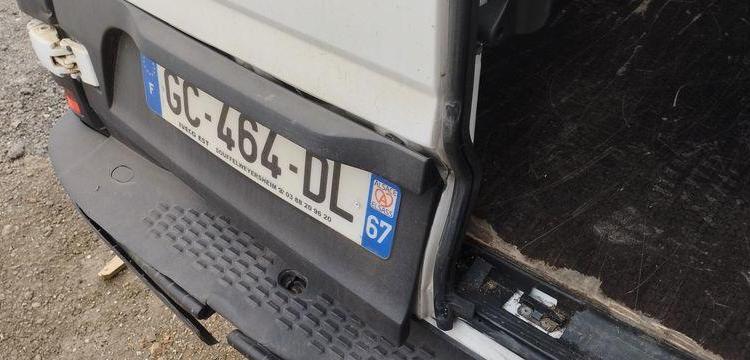 IVECO DAILY 6 FOURGON LONG 35S16 2,3D HI MATIC 156 CV BOITE AUTO – DIESEL – 199411 KMS BLANC GC-464-DL