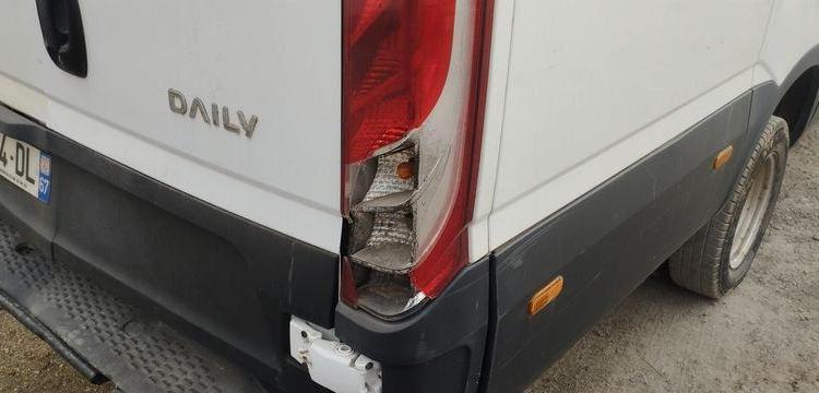 IVECO DAILY 6 FOURGON LONG 35S16 2,3D HI MATIC 156 CV BOITE AUTO – DIESEL – 199411 KMS BLANC GC-464-DL