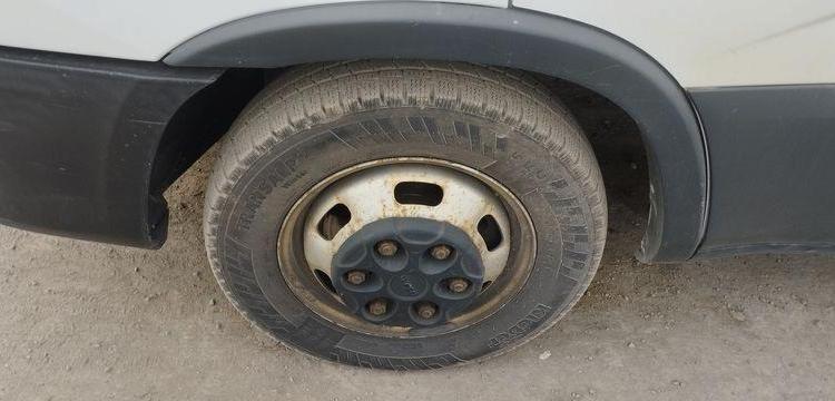 IVECO DAILY 6 FOURGON LONG 35S16 2,3D HI MATIC 156 CV BOITE AUTO – DIESEL – 199411 KMS BLANC GC-464-DL