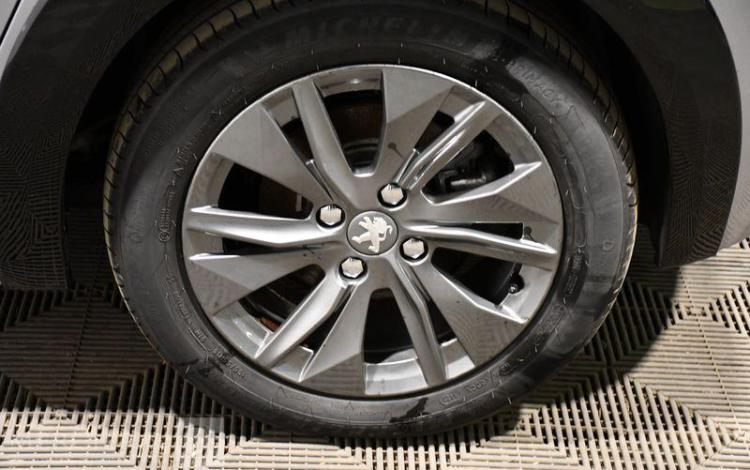 PEUGEOT e-208 ROADTRIP GRIS GG-768-QR