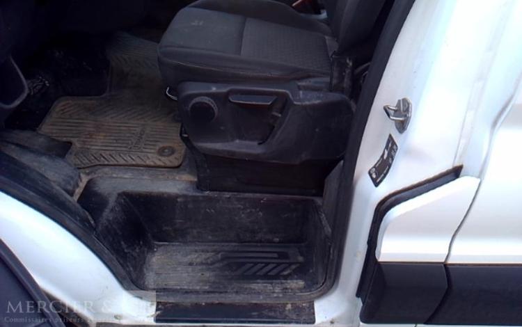 FORD E-TRANSIT FOURGON TREND BUSINESS 136CV BLANC GJ-392-DZ